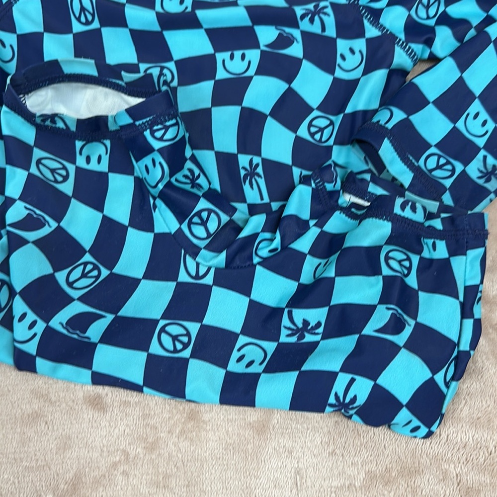 Smiley RashGaurd - Picture 2 of 4